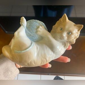 NAO by Lladró 1978 kitten with yarn ball